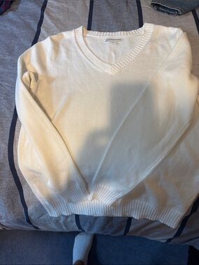 Amazon Essentials  V-Neck Sweater in Cream